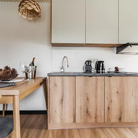 Jedlina アパートホテル 3*