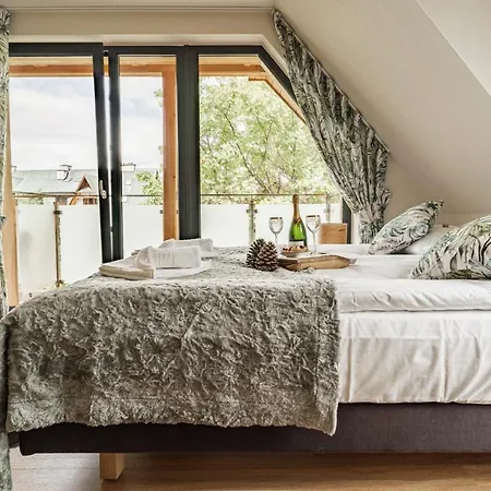 Jedlina מלון דירות 3*