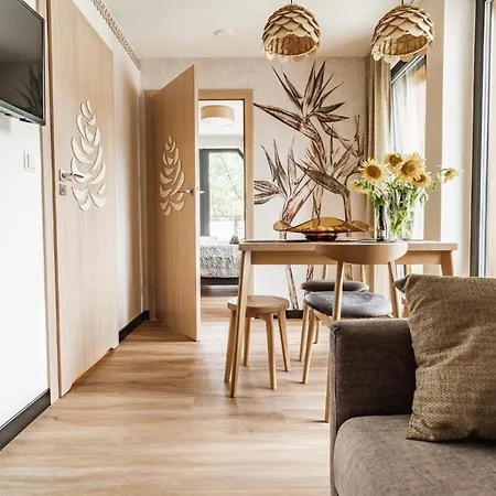 アパートホテル Jedlina ザコパネ