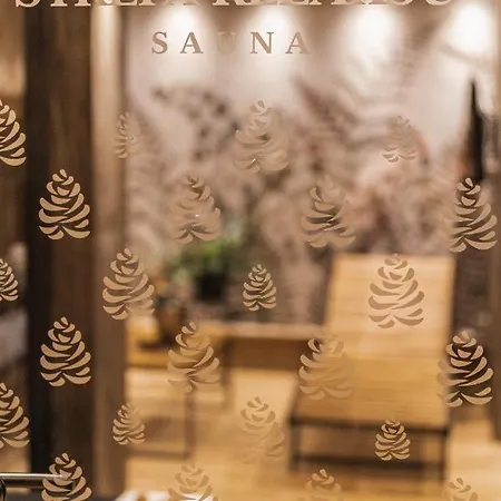 Jedlina מלון דירות 3*